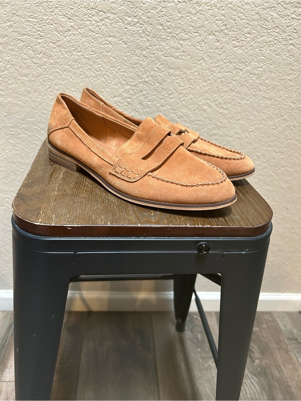 Lucky Brand Tan Suede Penny Loafers Flatter Slip On Shoes